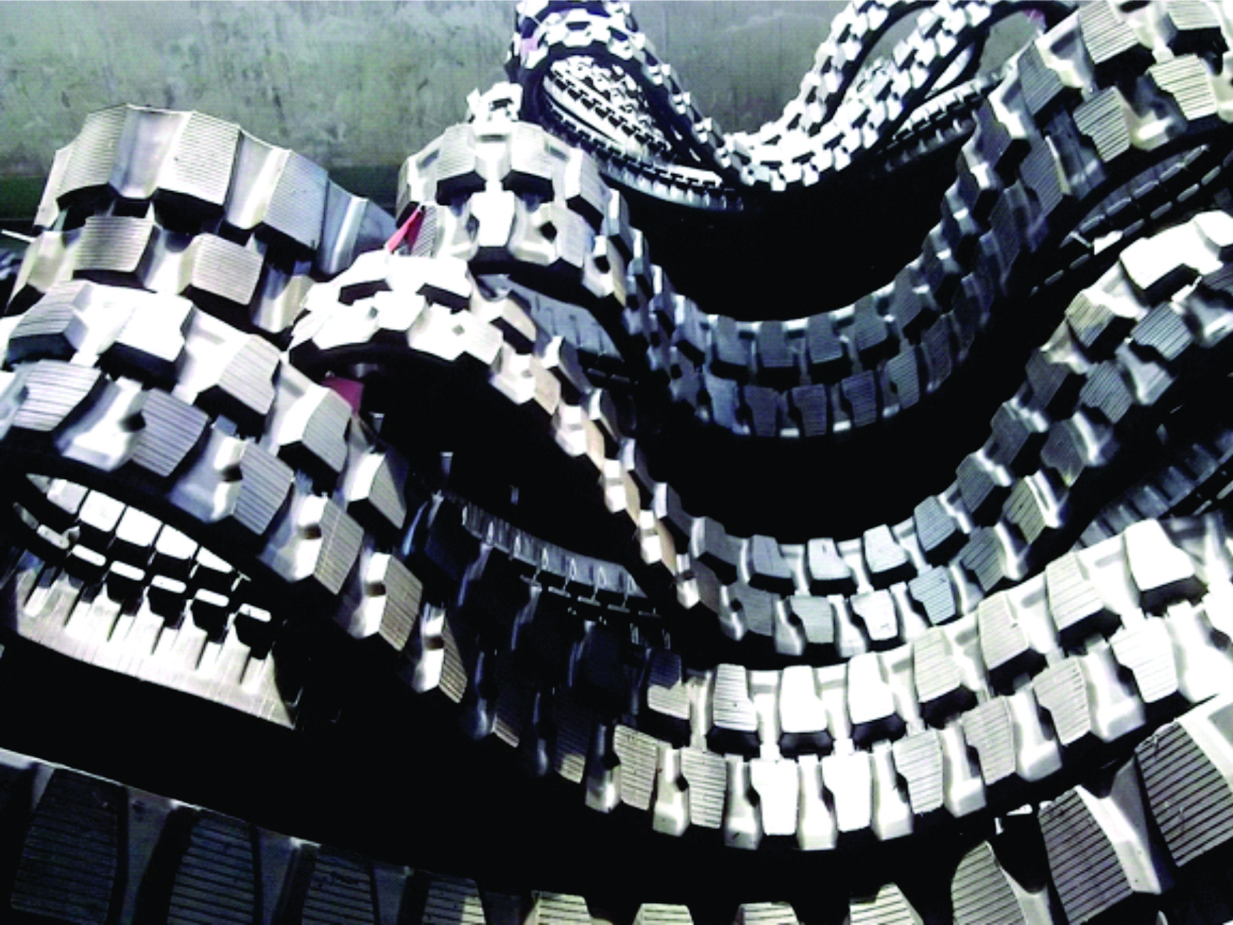 Esteira reforçada para mini escavadeira e perfuratrizes